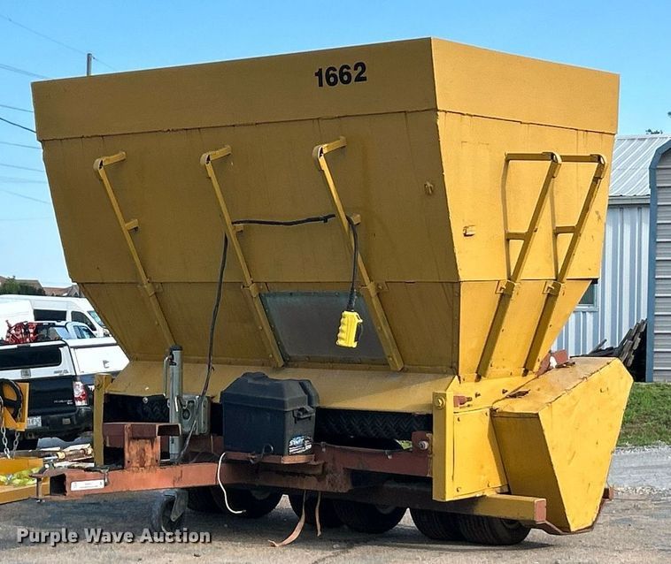 image for item EK8311 Turfco Mete-R-Matic 3 top dresser spreader