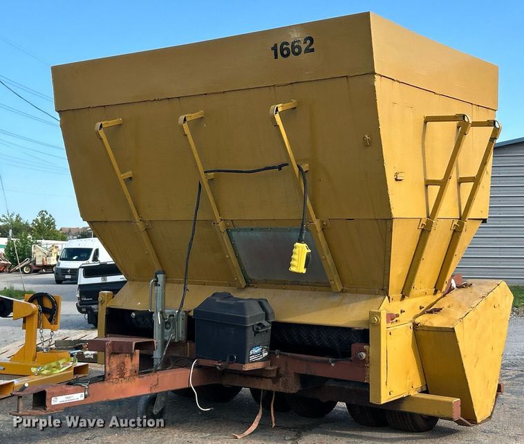 image for item EK8311 Turfco Mete-R-Matic 3 top dresser spreader