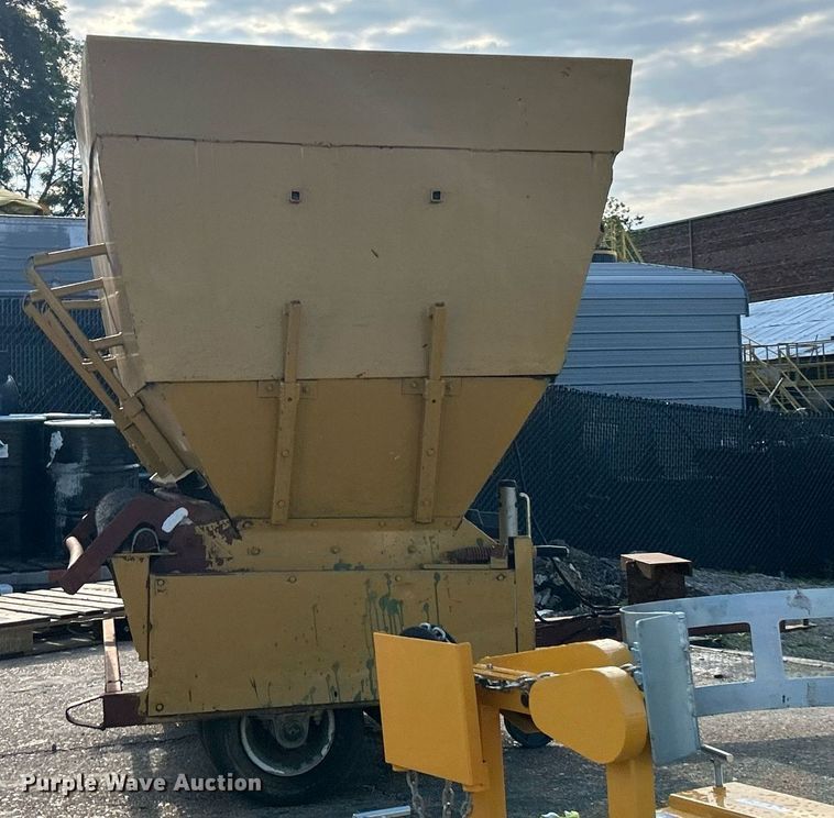 image for item EK8311 Turfco Mete-R-Matic 3 top dresser spreader