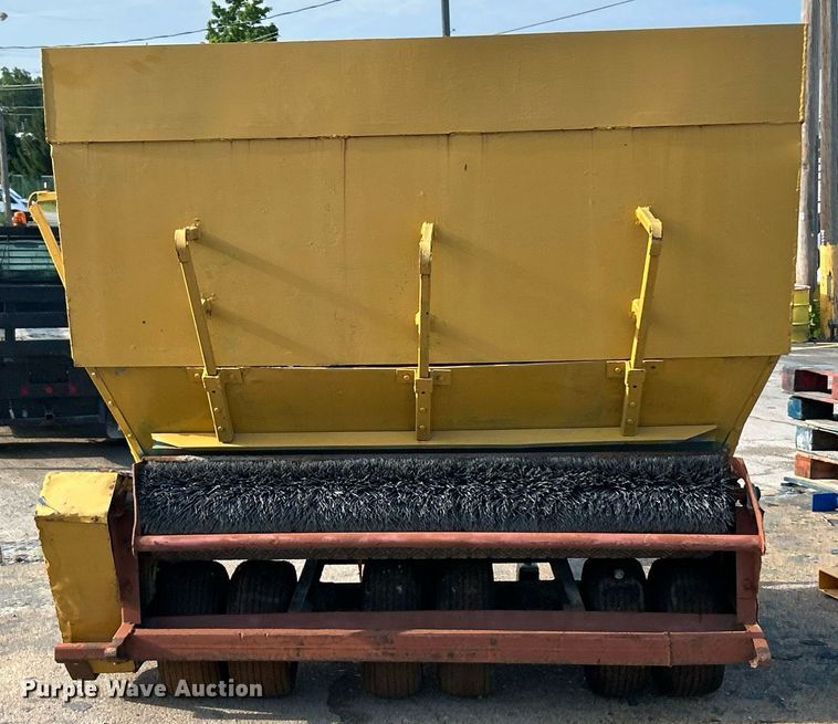 image for item EK8311 Turfco Mete-R-Matic 3 top dresser spreader