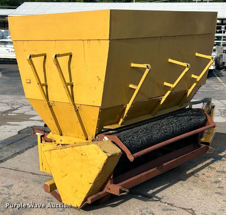 image for item EK8311 Turfco Mete-R-Matic 3 top dresser spreader