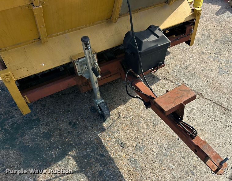 image for item EK8311 Turfco Mete-R-Matic 3 top dresser spreader