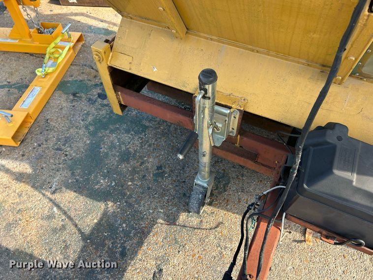 image for item EK8311 Turfco Mete-R-Matic 3 top dresser spreader