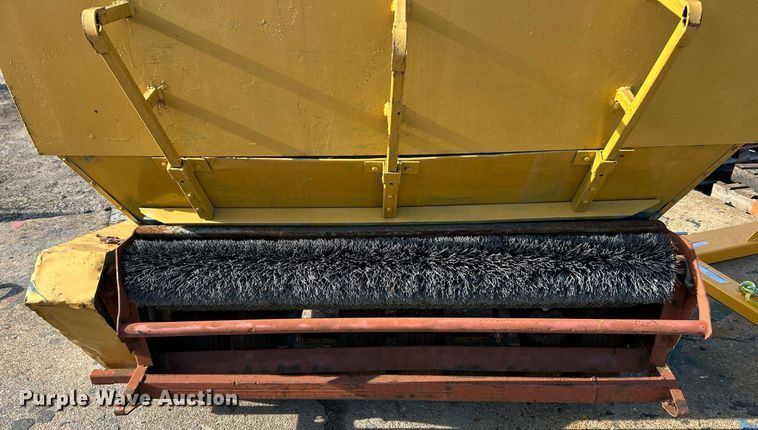 image for item EK8311 Turfco Mete-R-Matic 3 top dresser spreader