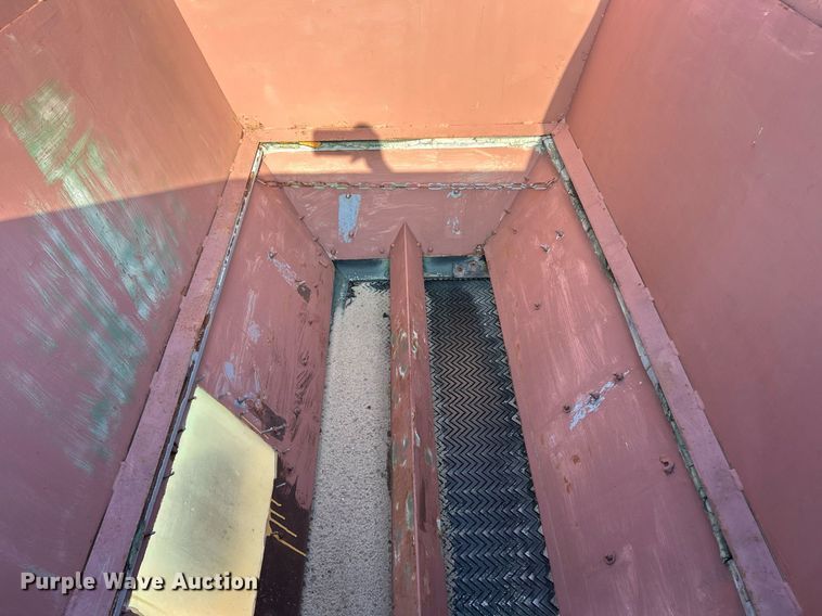 image for item EK8311 Turfco Mete-R-Matic 3 top dresser spreader