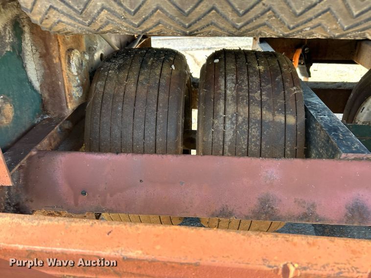 image for item EK8311 Turfco Mete-R-Matic 3 top dresser spreader