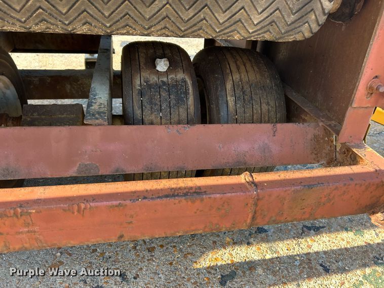 image for item EK8311 Turfco Mete-R-Matic 3 top dresser spreader