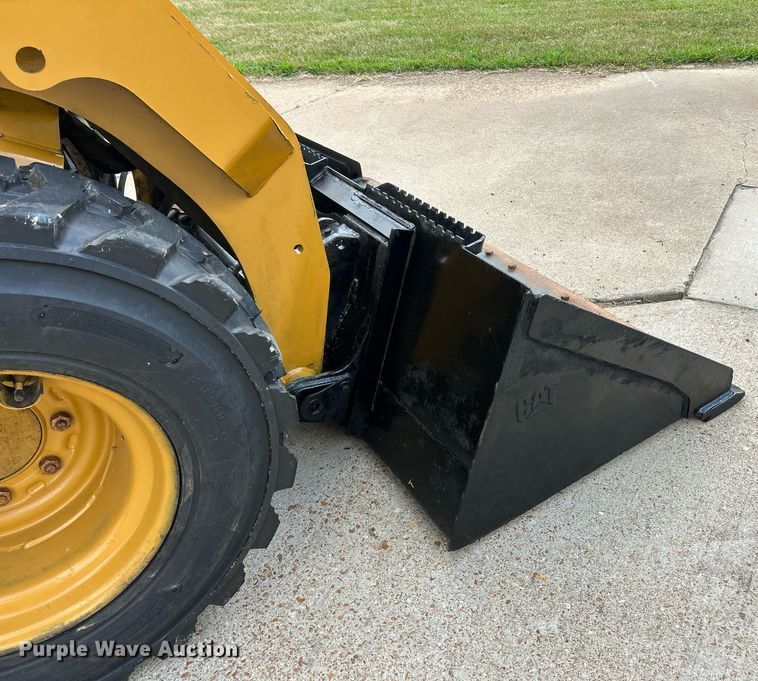 image for item EK8319 2020 Caterpillar 236D3 skid steer loader