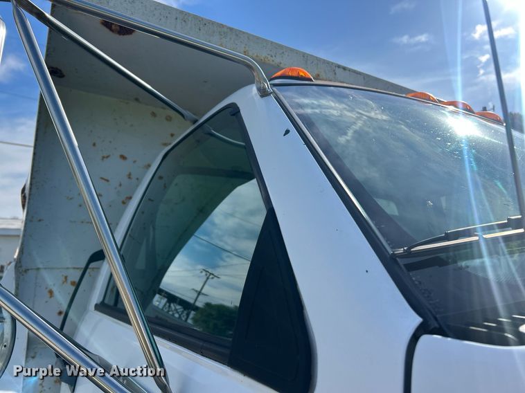 image for item EK8335 2000 GMC C7500 dump truck