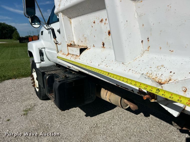 image for item EK8335 2000 GMC C7500 dump truck