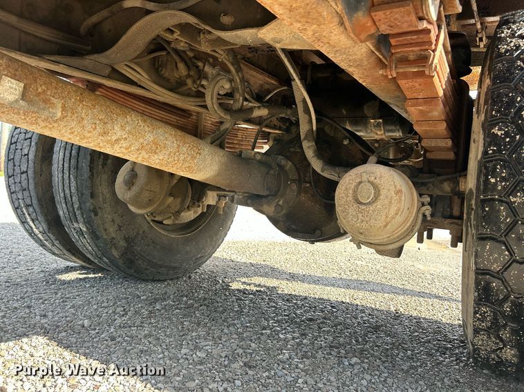 image for item EK8335 2000 GMC C7500 dump truck