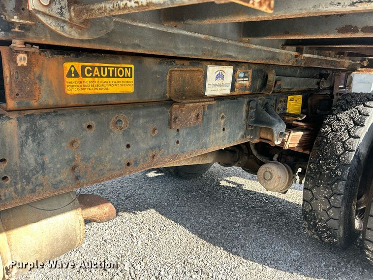 image for item EK8335 2000 GMC C7500 dump truck