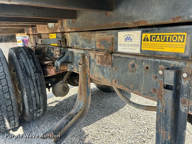 image for item EK8335 2000 GMC C7500 dump truck