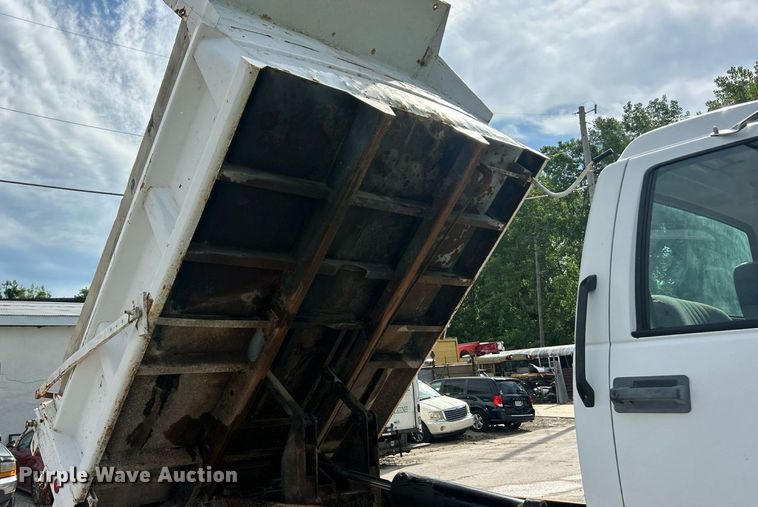 image for item EK8335 2000 GMC C7500 dump truck