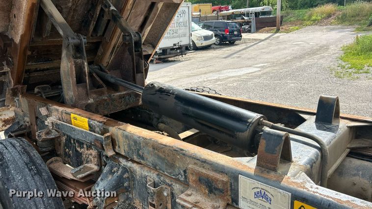 image for item EK8335 2000 GMC C7500 dump truck