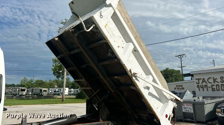 image for item EK8335 2000 GMC C7500 dump truck