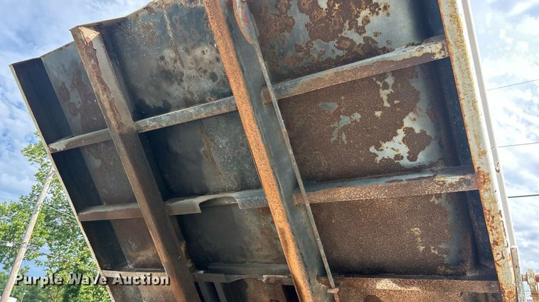 image for item EK8335 2000 GMC C7500 dump truck