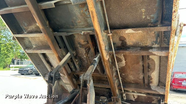 image for item EK8335 2000 GMC C7500 dump truck