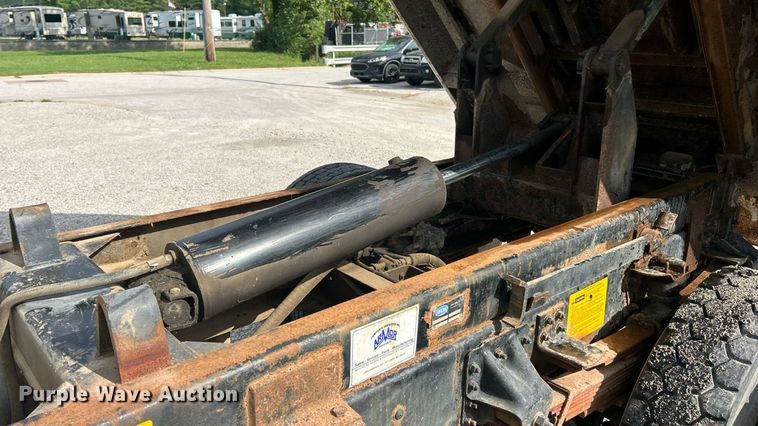 image for item EK8335 2000 GMC C7500 dump truck