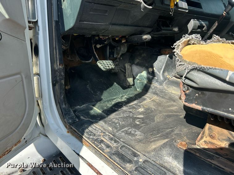 image for item EK8335 2000 GMC C7500 dump truck