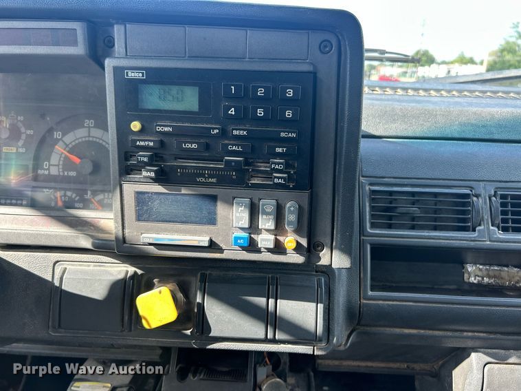 image for item EK8335 2000 GMC C7500 dump truck