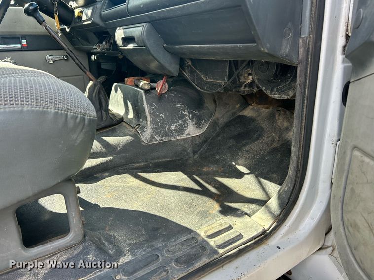 image for item EK8335 2000 GMC C7500 dump truck