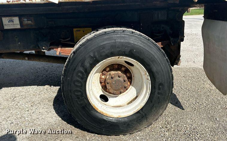 image for item EK8335 2000 GMC C7500 dump truck