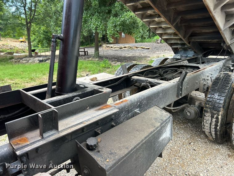 image for item EK8349 1998 Ford LT8501 dump truck