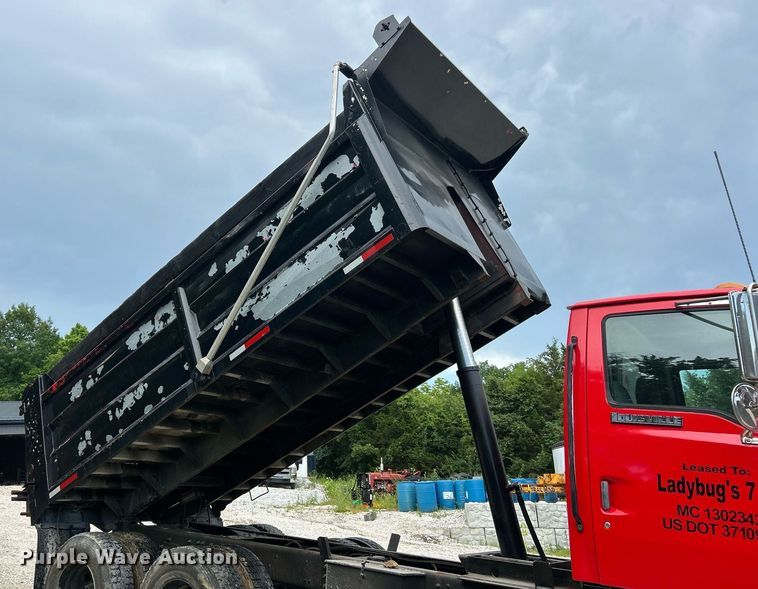 image for item EK8349 1998 Ford LT8501 dump truck