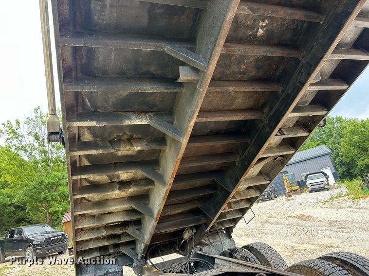 image for item EK8349 1998 Ford LT8501 dump truck