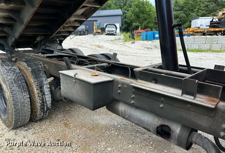 image for item EK8349 1998 Ford LT8501 dump truck
