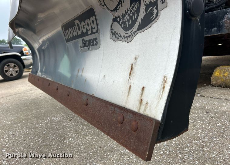 image for item EK8351 2010 International 7400  spreader truck