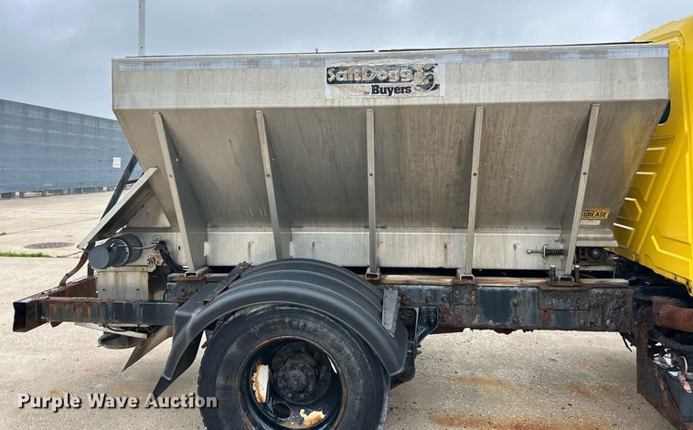 image for item EK8351 2010 International 7400  spreader truck