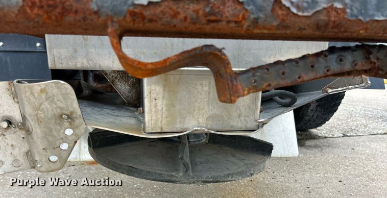 image for item EK8351 2010 International 7400  spreader truck