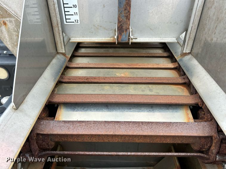 image for item EK8351 2010 International 7400  spreader truck