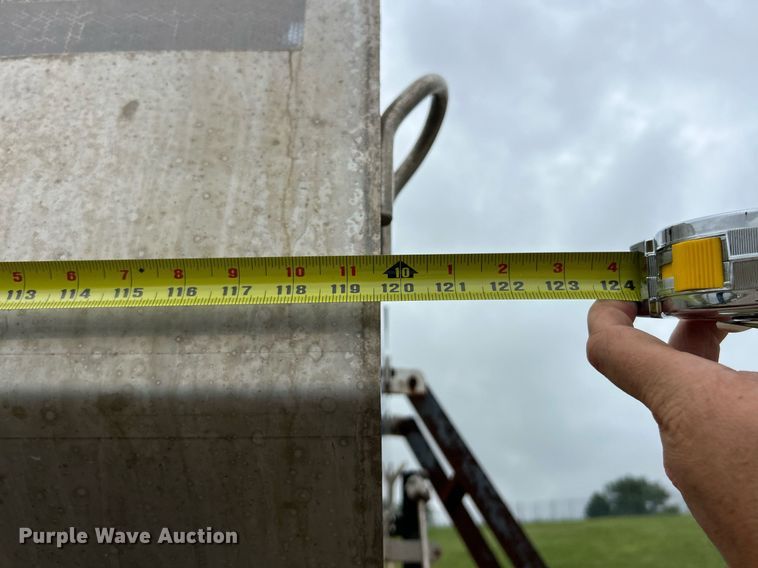 image for item EK8351 2010 International 7400  spreader truck