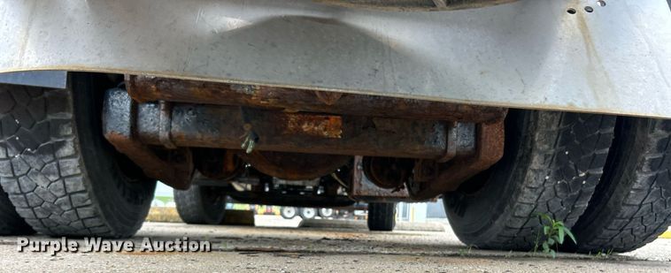 image for item EK8351 2010 International 7400  spreader truck