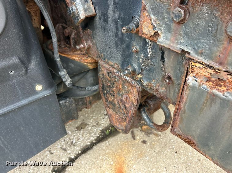 image for item EK8351 2010 International 7400  spreader truck