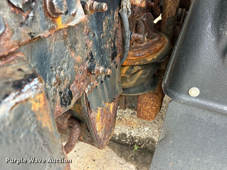 image for item EK8351 2010 International 7400  spreader truck