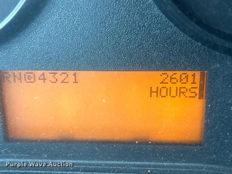 image for item EK8351 2010 International 7400  spreader truck