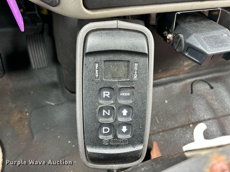 image for item EK8351 2010 International 7400  spreader truck