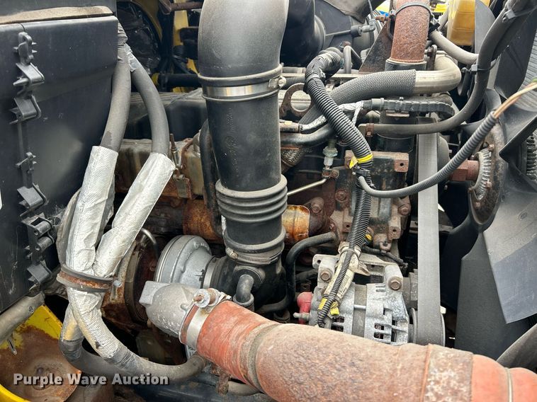 image for item EK8351 2010 International 7400  spreader truck