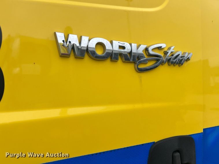 image for item EK8351 2010 International 7400  spreader truck