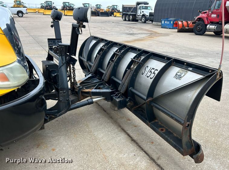 image for item EK8352 2005 International 4300 spreader truck