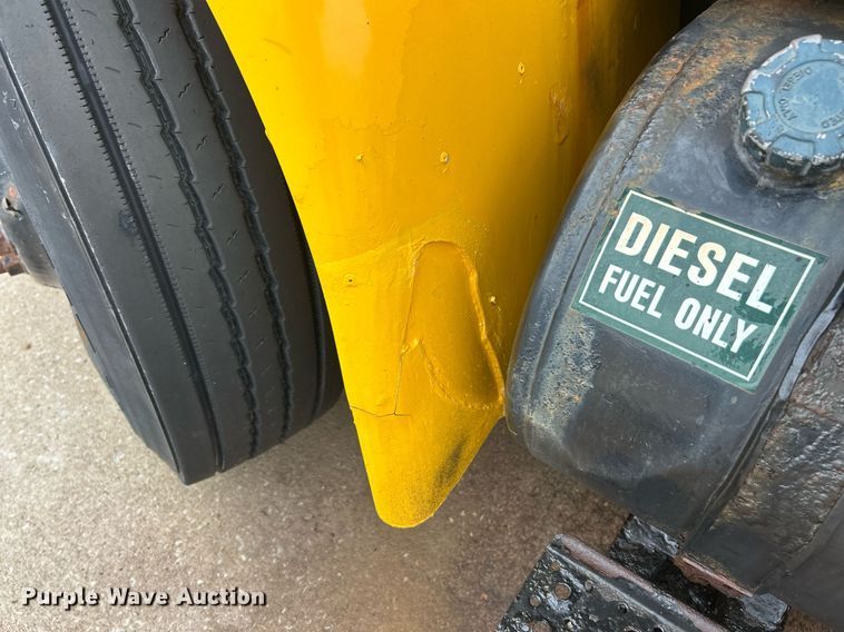 image for item EK8352 2005 International 4300 spreader truck