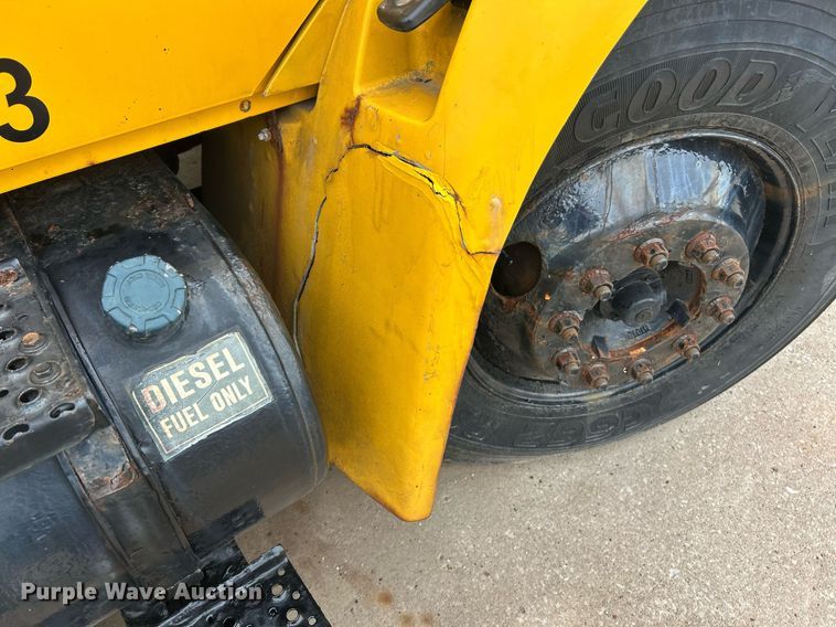 image for item EK8352 2005 International 4300 spreader truck