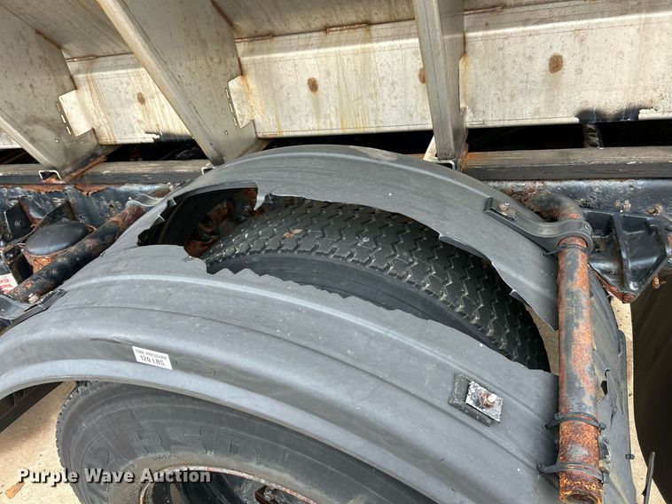 image for item EK8352 2005 International 4300 spreader truck