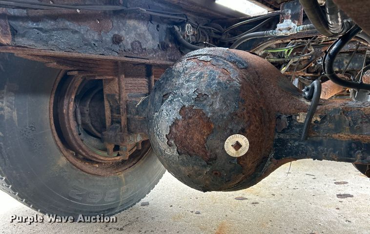 image for item EK8352 2005 International 4300 spreader truck