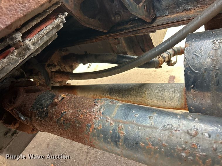 image for item EK8352 2005 International 4300 spreader truck