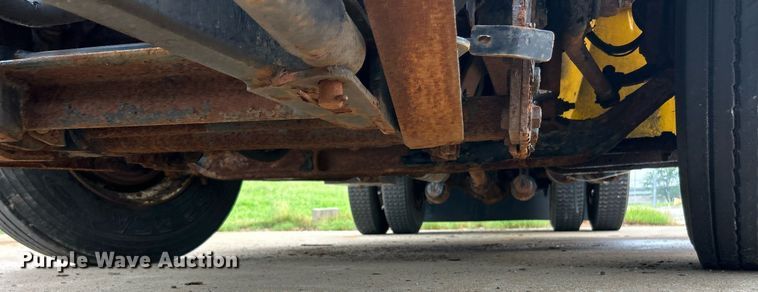 image for item EK8352 2005 International 4300 spreader truck